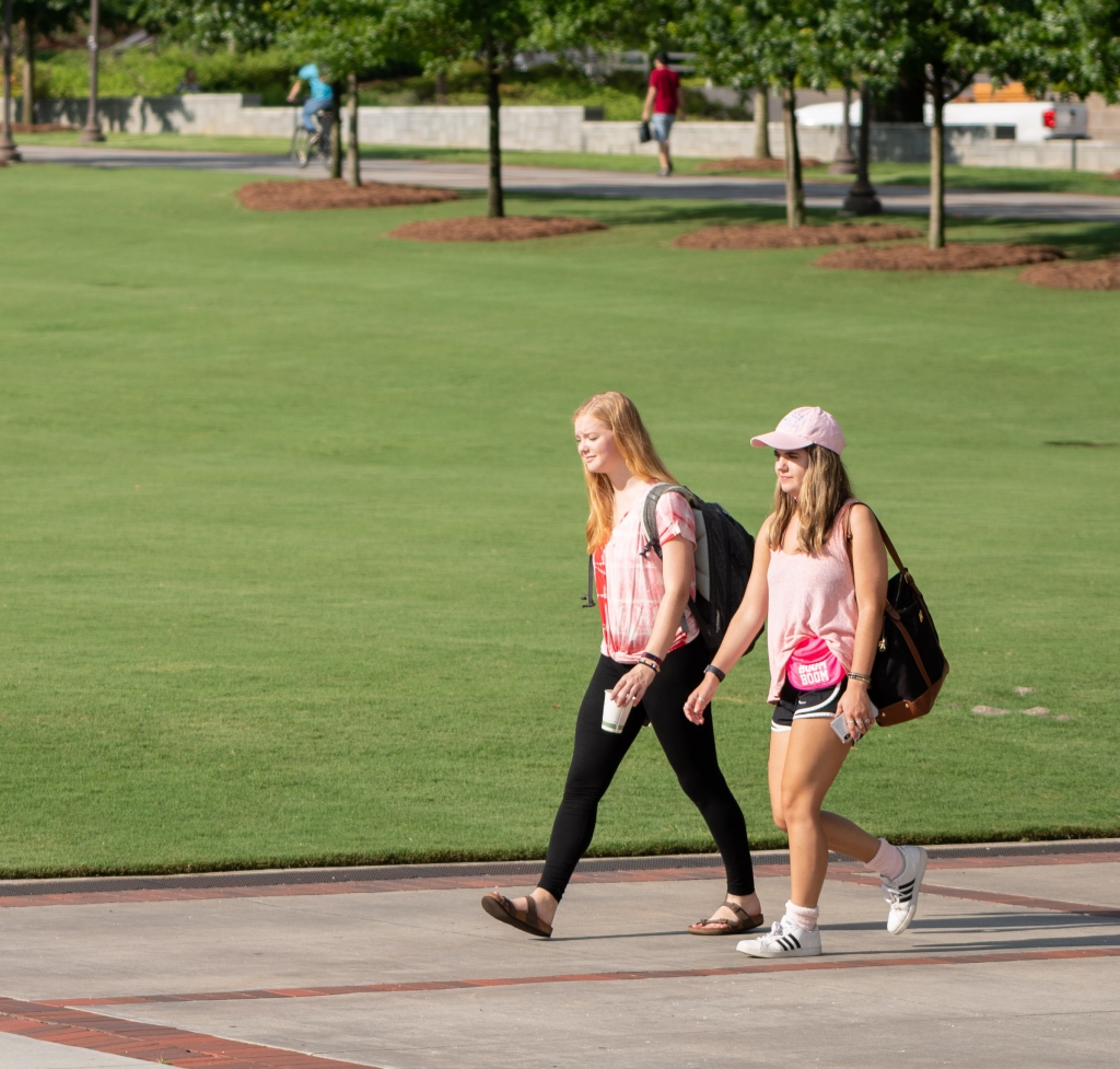 2 students walking on campus